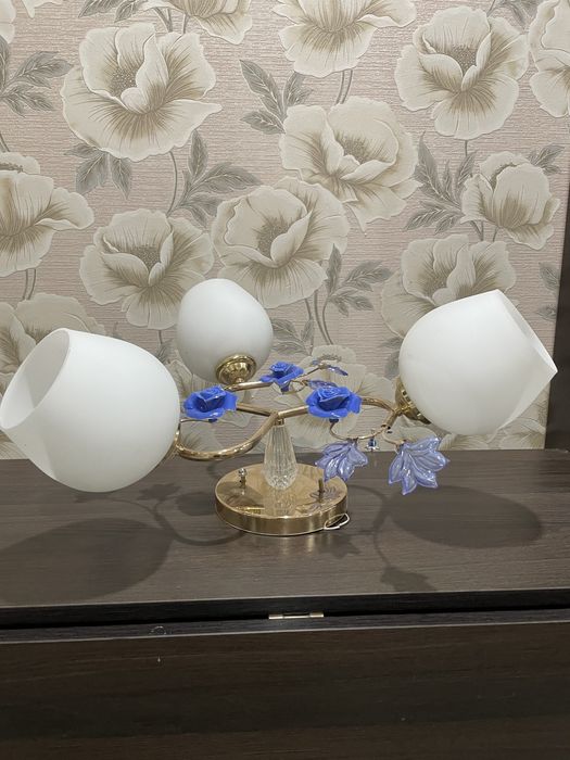 Продам люстру   .