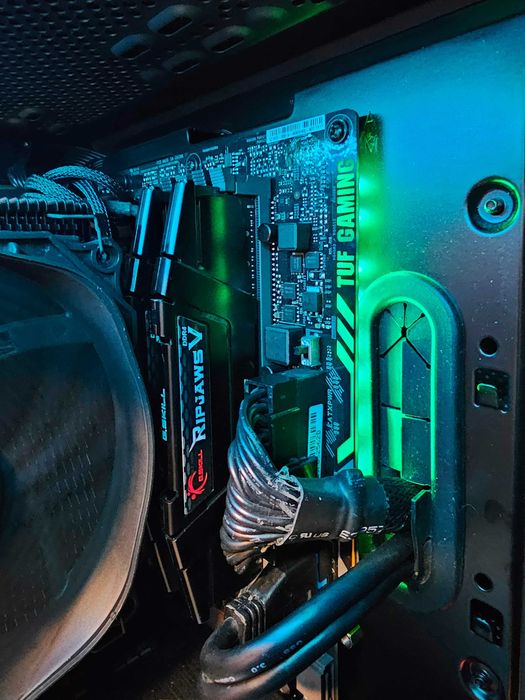 Sursa Seasonic Focus GX850 80 Plus + 64 GB DDR4 GSkill Ripjaws + CPU 9900K