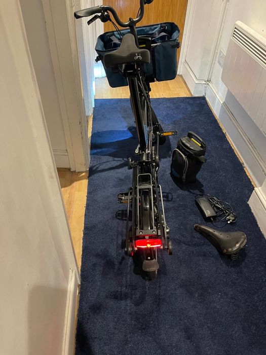 Bicicleta brompton electrica (6 viteze +accesorii)