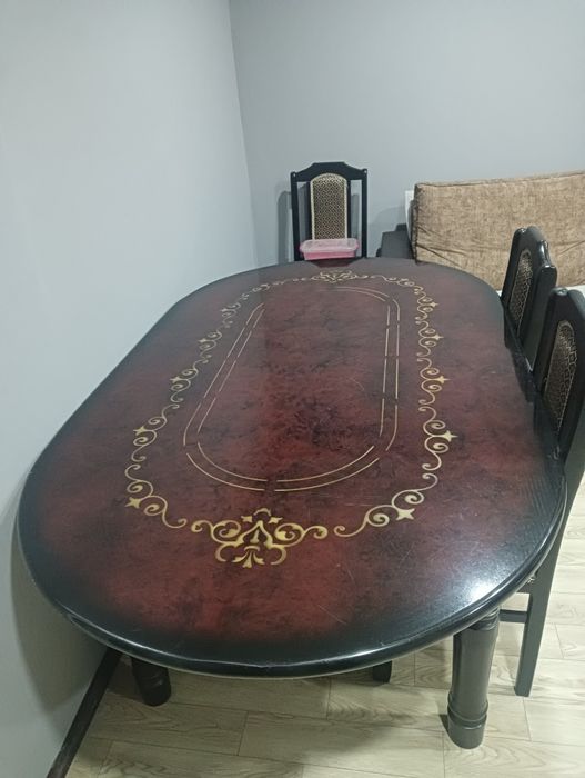 Продам стол гостиный