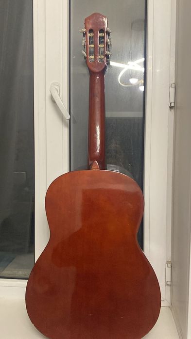 Продам гитару в хорошем состоянии