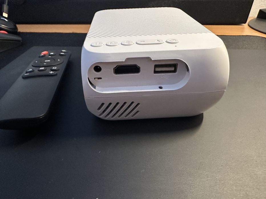 Mini proiector Led cu telecomanda