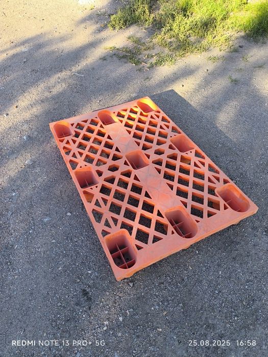 Продам поддоны пластиковые