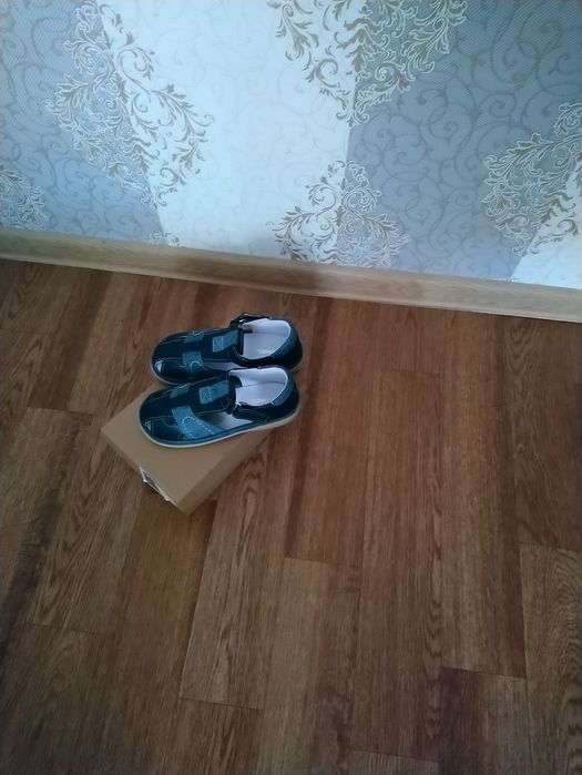 Продам детские сандалии