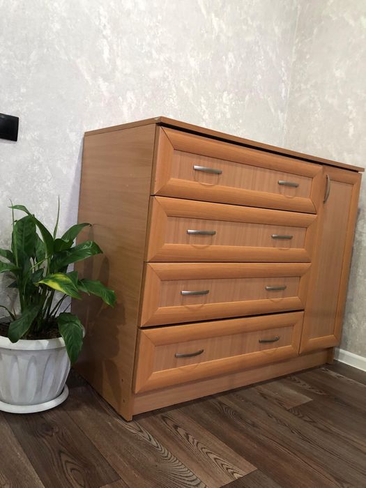 Комод, шкаф для хранения вещей