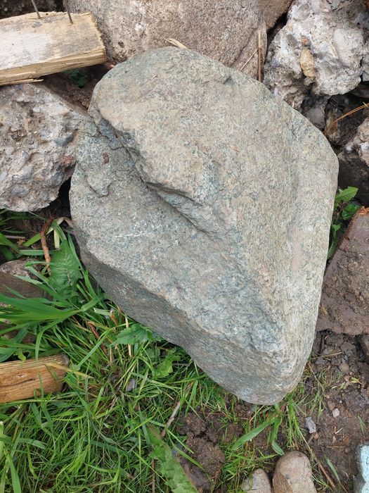 Vand bolovani, pietre de rau.