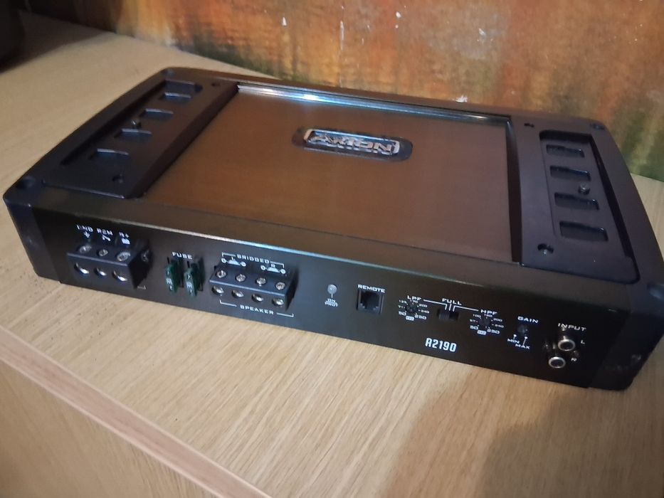 Amplificator auto axton