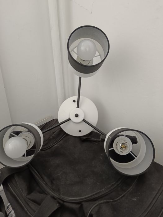 Продам люстру 3- рожковую