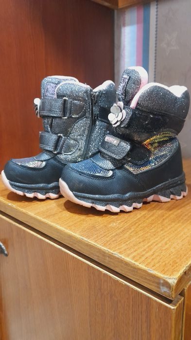 Продам детскую зимнюю обувь