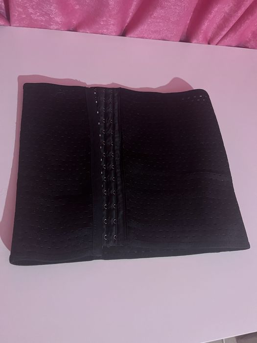 Черен корсет за стягане