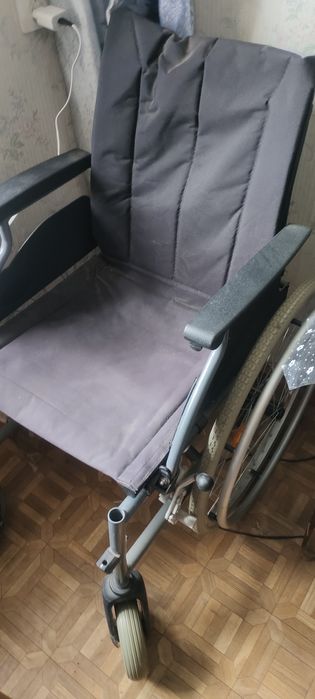 продам инвалидное кресло и костыли