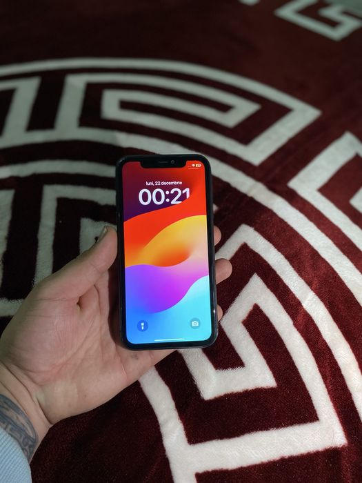 Vand Iphone 11 128 GB telefonul fuctioneaza foarte bine