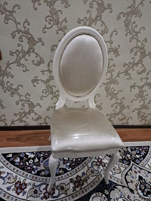 Стулья сатылады.