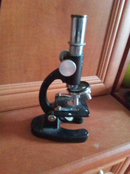 Microscop ior laborator