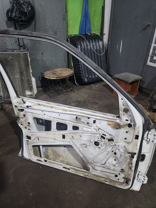 Дверь Мерседес 190