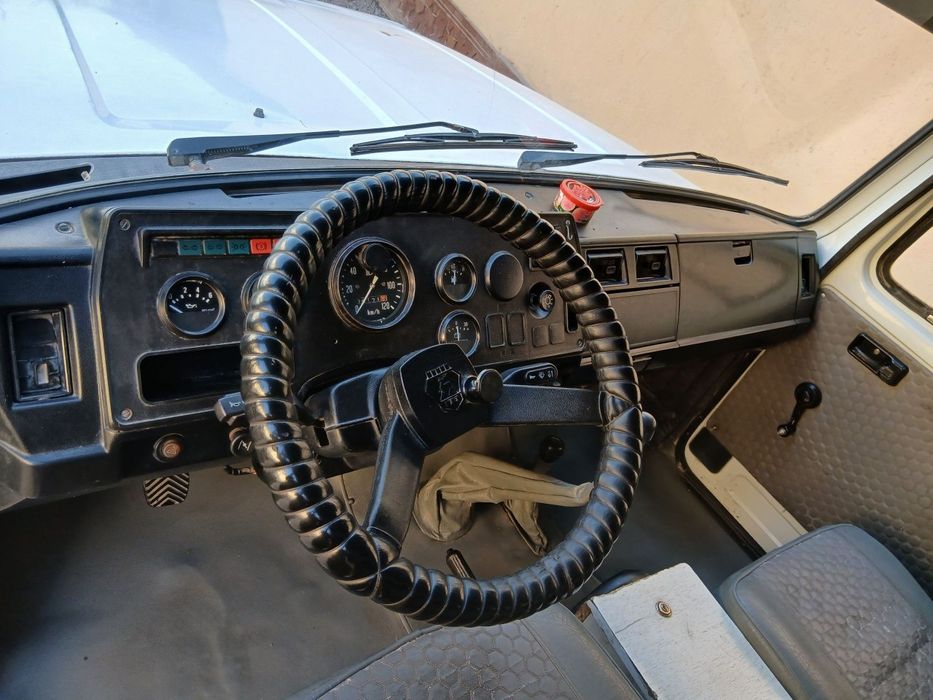 Gaz 3307 mashina sotiladi