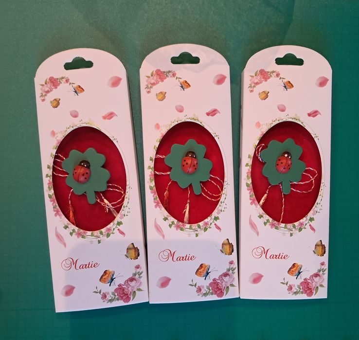 10 martisoare din lemn cu brosa