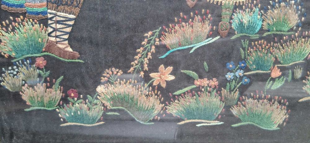 Стара картина с рамка, изтъкана от конци (гоблен)