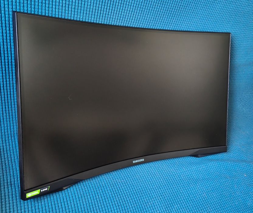 Samsung Odyssey G7 27 inch 240 Hz 1 ms