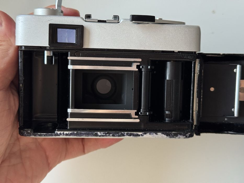 Лентов фотоапарат Revue 700 EL