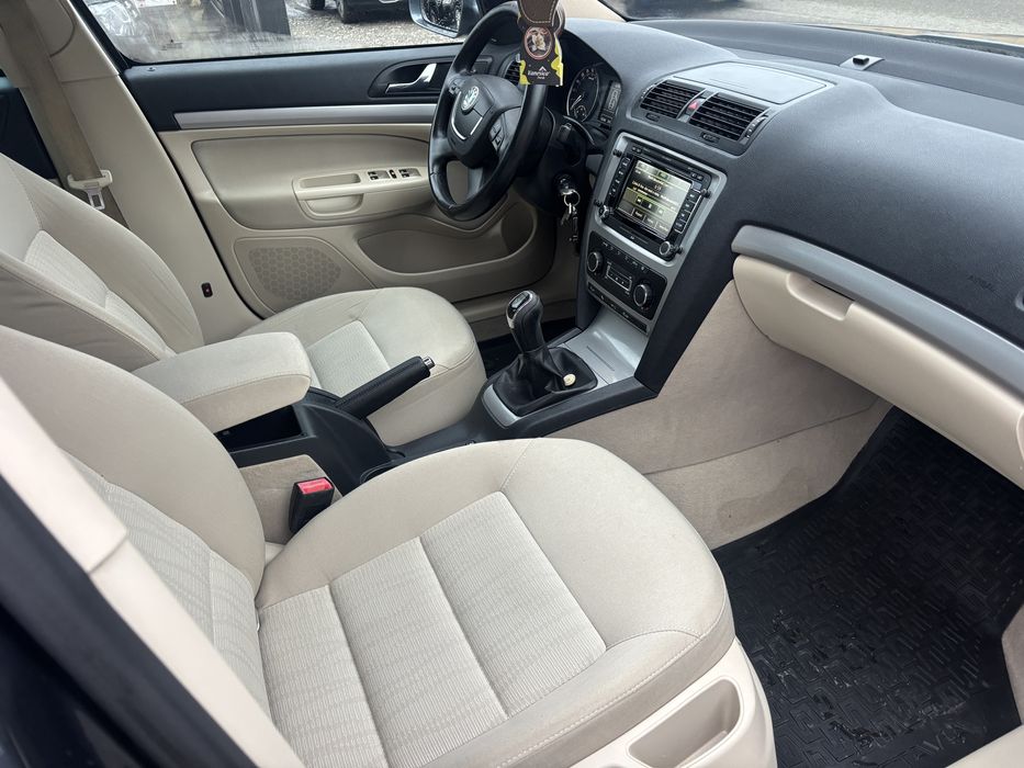 Skoda octavia 1.6 TDI 2012 euro5 xenon navigatie