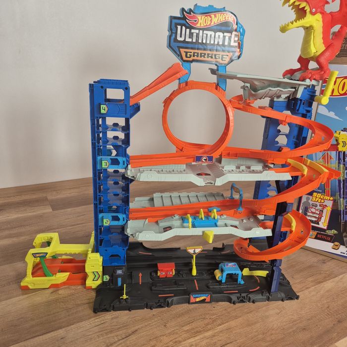 Garajul suprem Hot Wheels