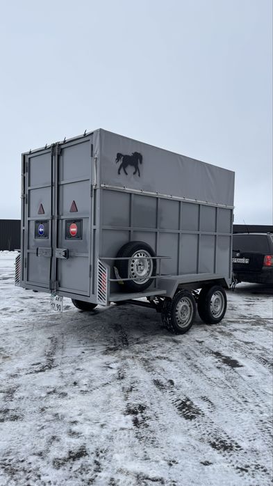 Коневозка (прицеп для перевозки лошадей)