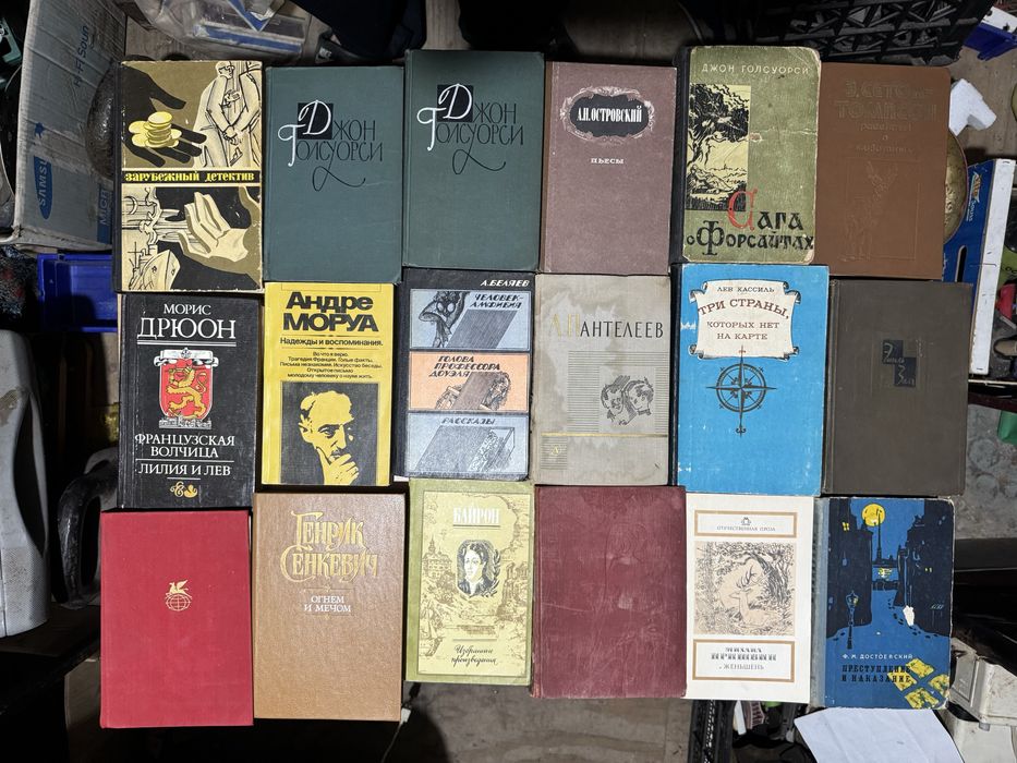 Продам книги по четыреста  тнг.