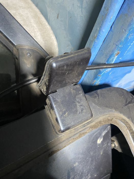 Петли багажника нива