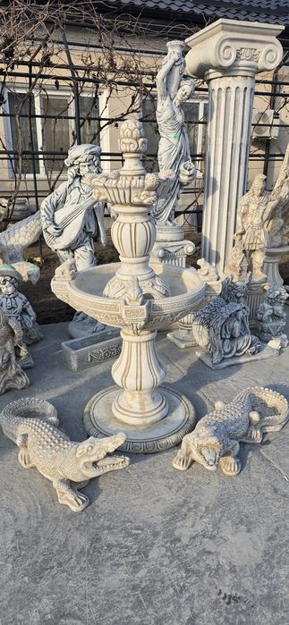 Fântână arteziana/Statui/jardiniere /vaze de flori