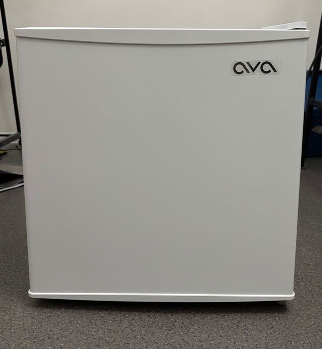 Холодильник AVA BDF-50MW, компактный