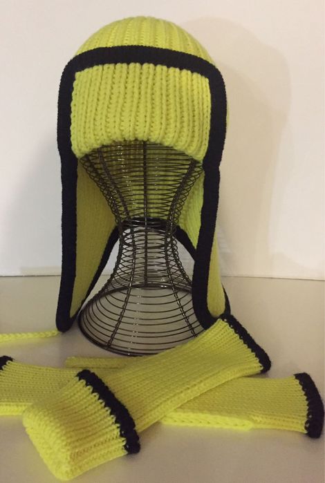 Стильная яркая ушанка