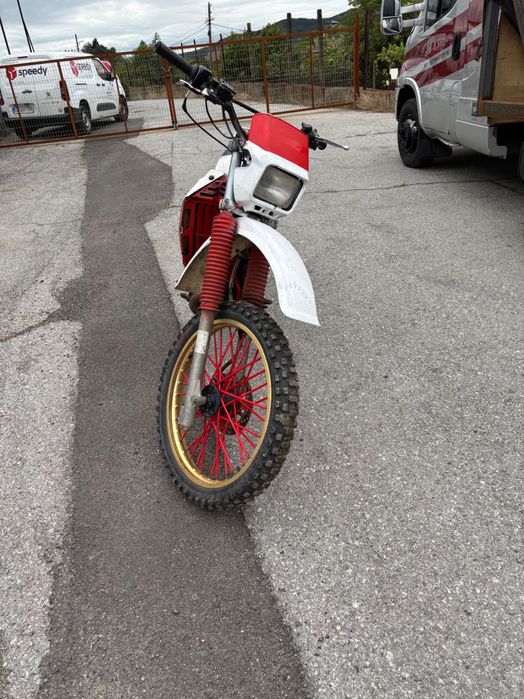 Продавам Yamaha DT200R