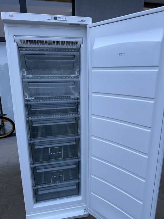 Фризер AEG No Frost 180 см