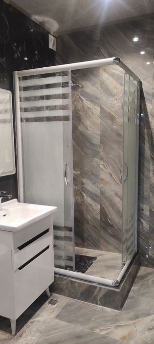 Душевые кабины и стеклянные перегородки на заказ