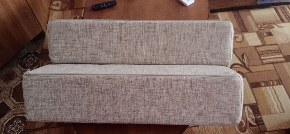 Валик под голову.