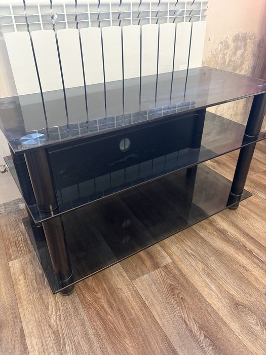 Продам тумбу под телевизор