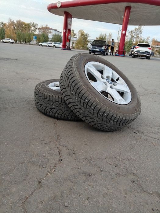 Колеса в сборе. Резина шипы. 215/65/16