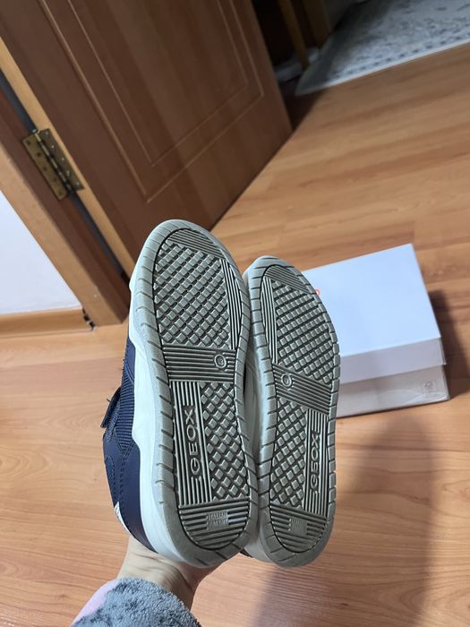 Продам кроссы Geox для мальчика