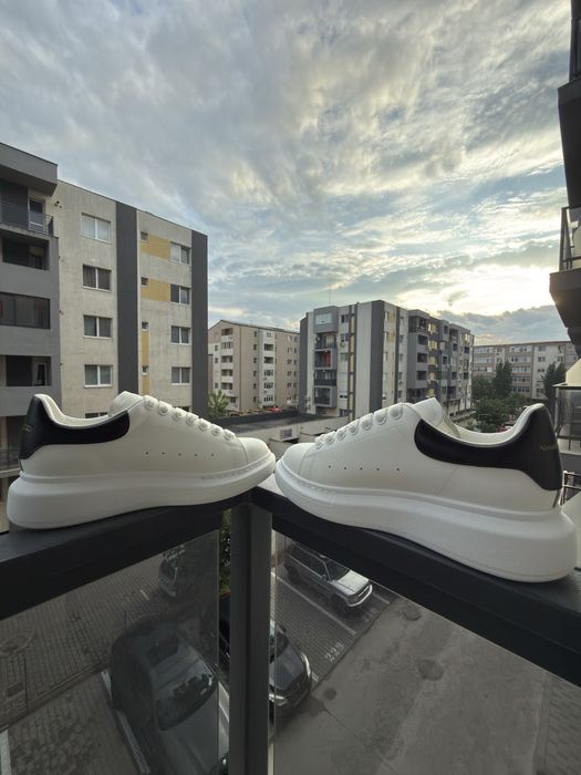 Alexander McQueen White/Black