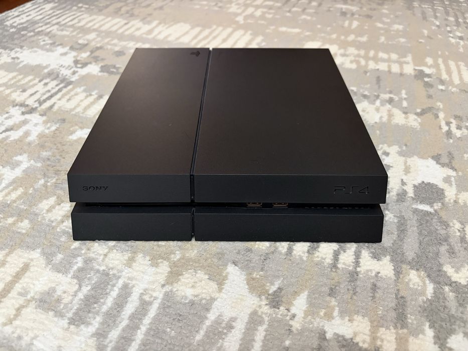 Продам PlayStation 4 (1TB)