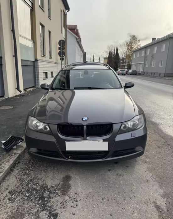 Нови черни гланцирани двойни бъбреци за BMW E90 E91 before facelif