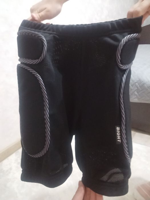 Шорты для катания, наколенники