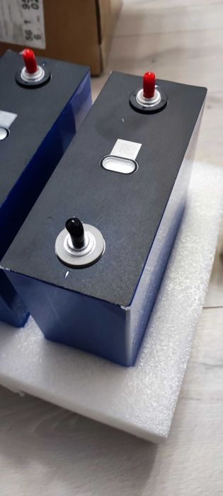 4 Celule LiFePO4 360Ah / 1.152Kw / 3.2v Clasa A cu 10.000 de cicluri de încărcare/descărcare