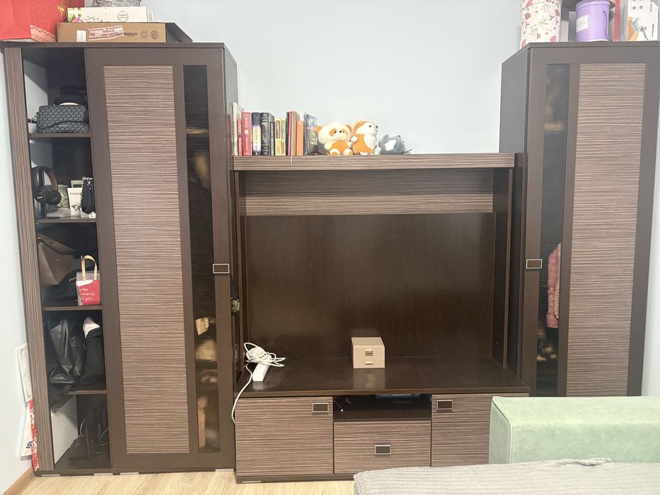 Стенка шкаф коричневого цвета