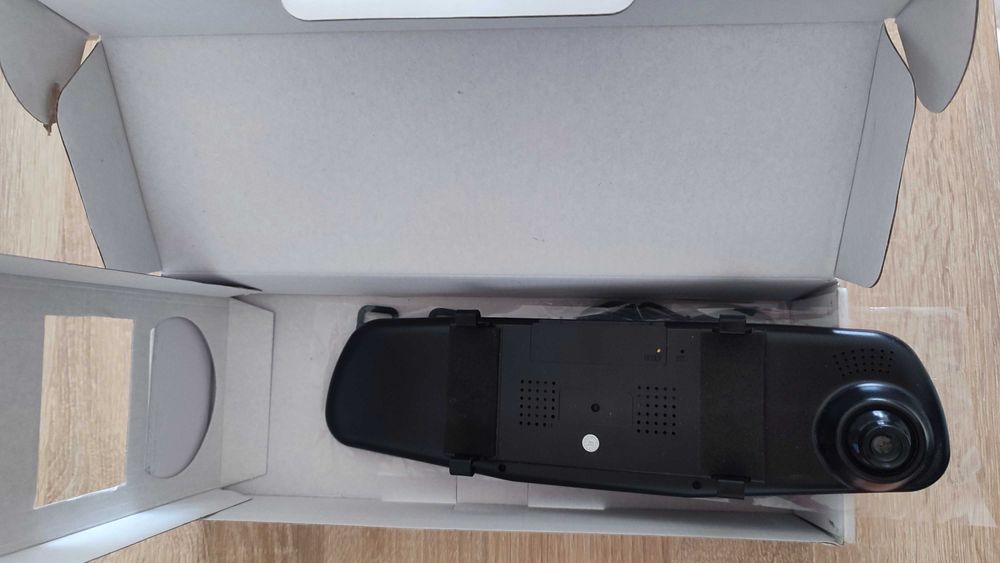 Автомобилно огледало видеорегистратор