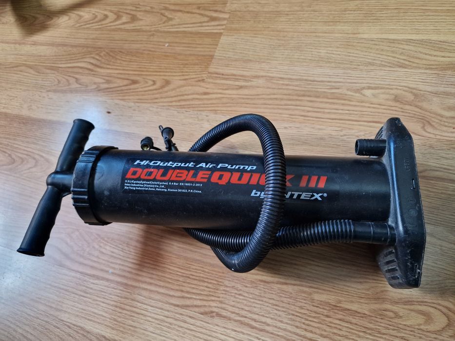 Pompa de umflat saltele gomflabile