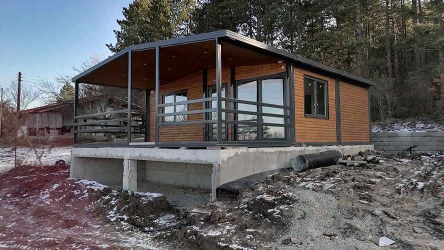 Casa Modulara, Garaje Auto si Containere stil birou din structura metalica si panou sandwich termoizolant