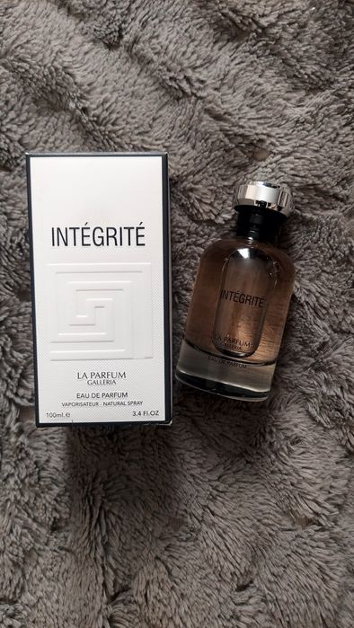 Продам парфюм новый