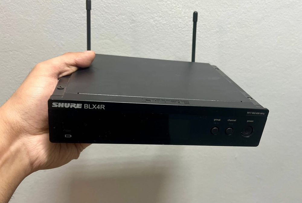 Продавам Shure BLX4R